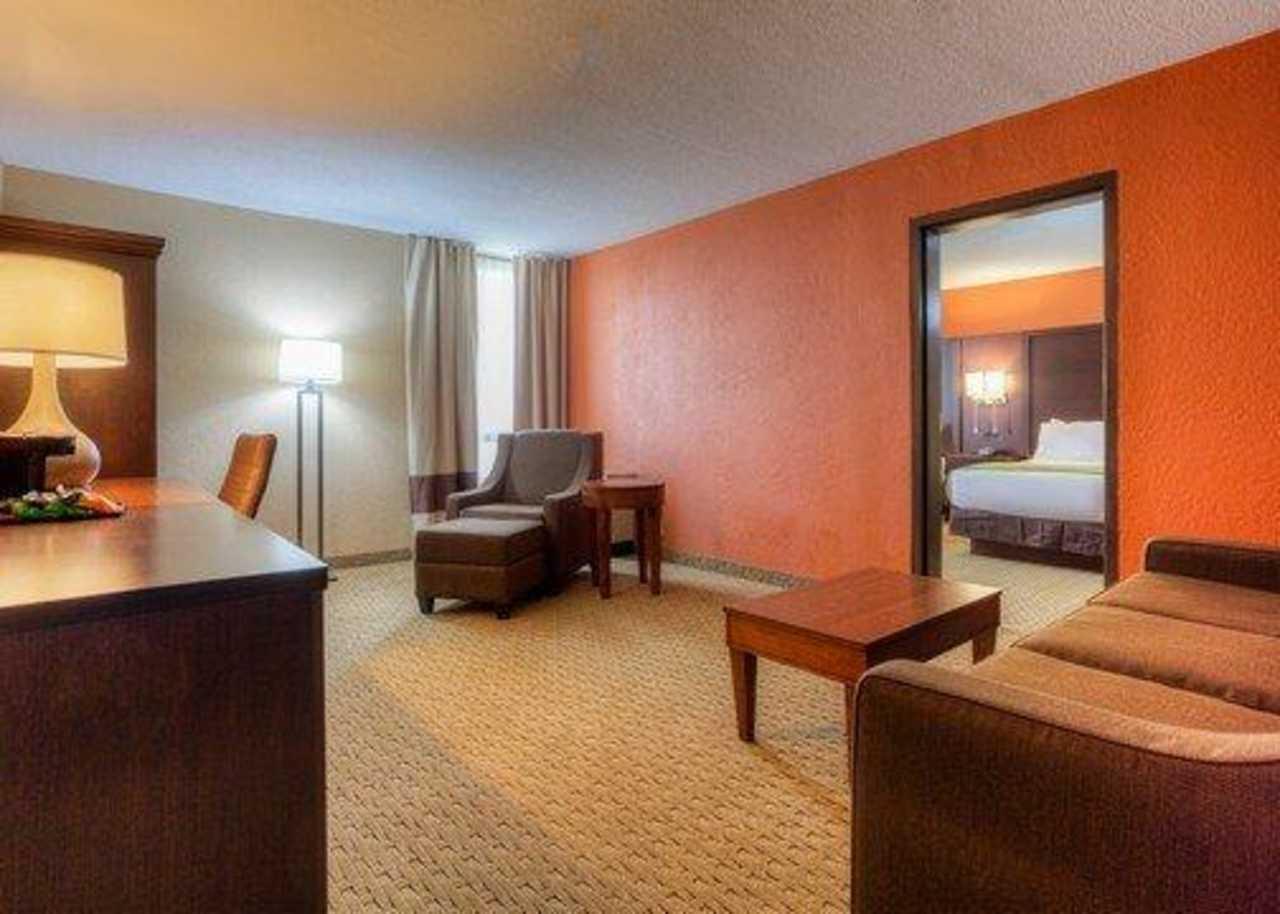 Hotel Comfort & Airport 3*