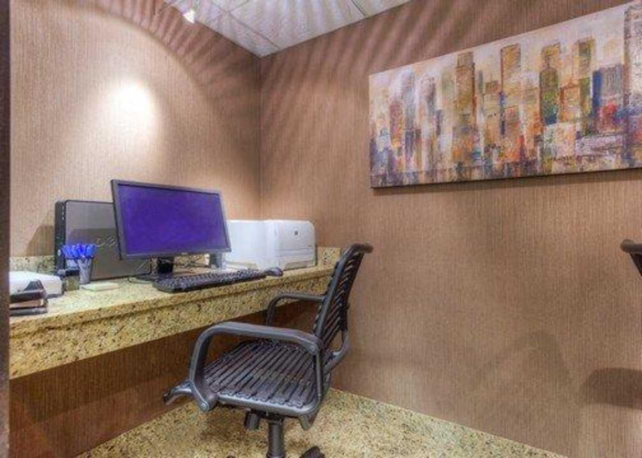 Comfort & Airport Hotel