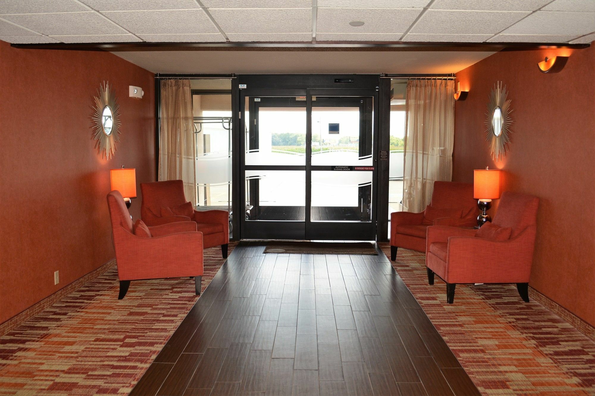 Hotel Comfort & Airport 3*