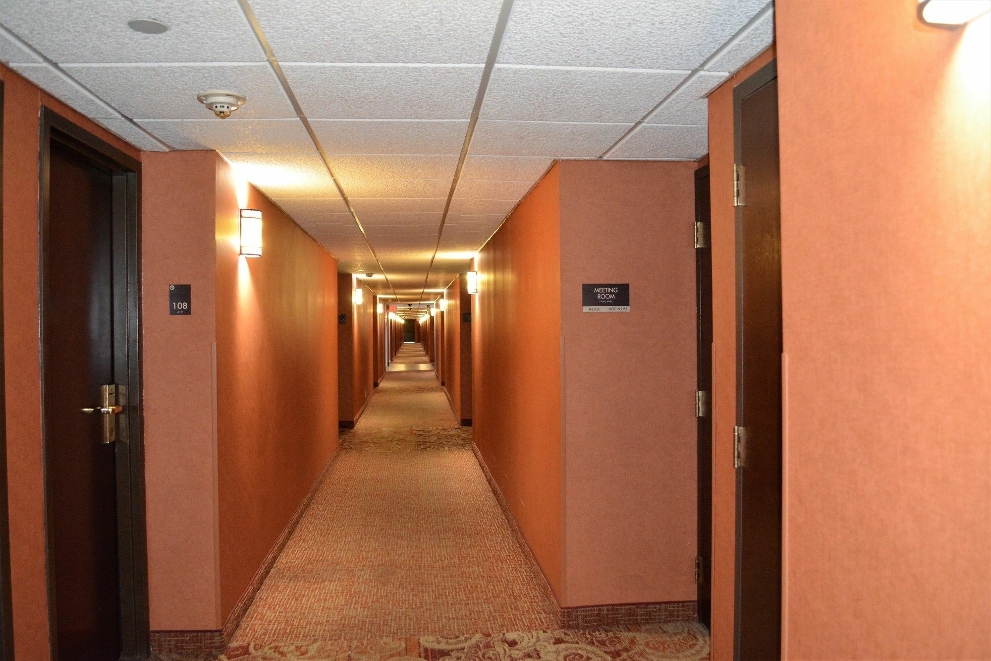Hotel Comfort & Airport 3*