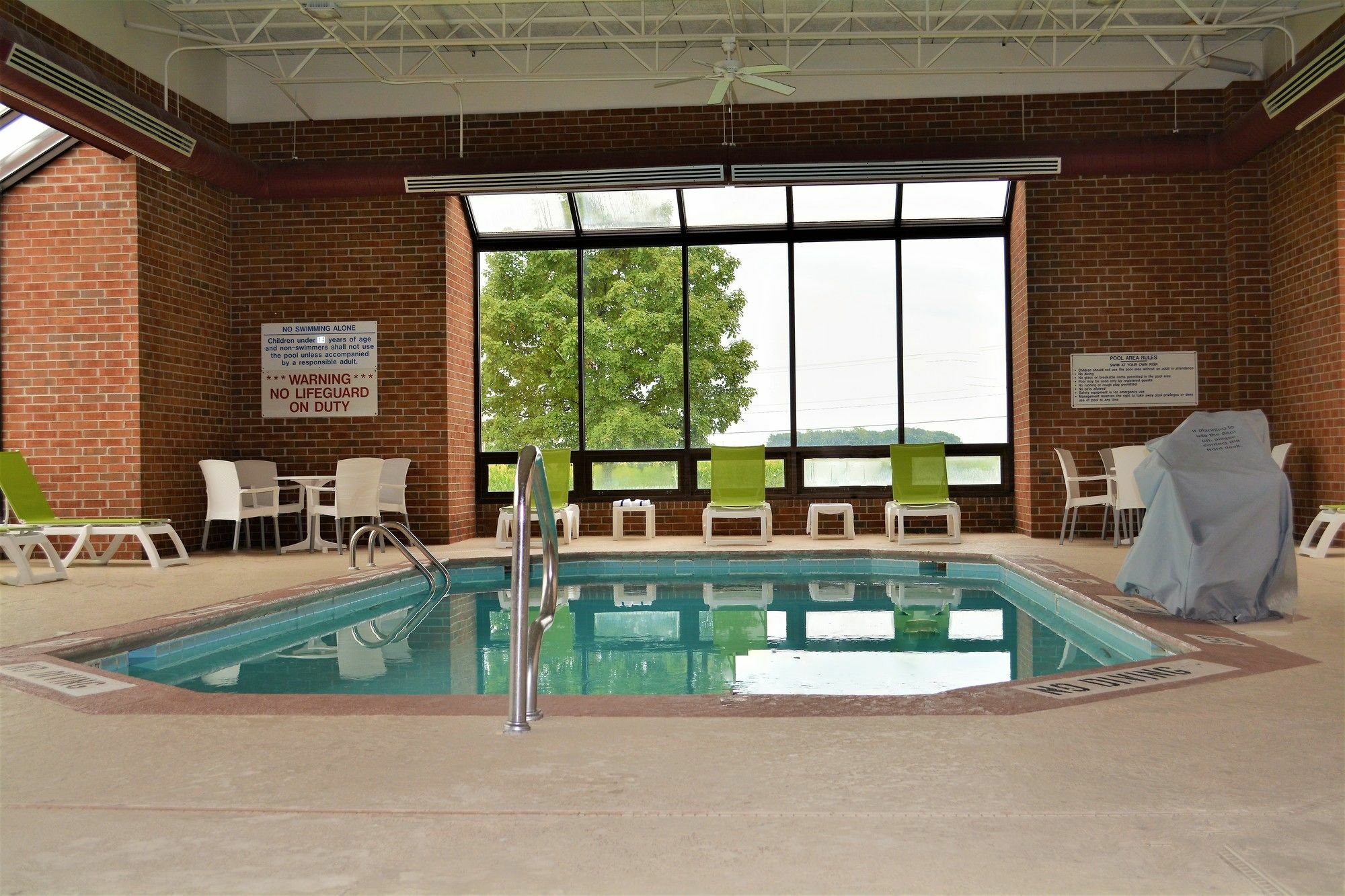 Comfort & Airport Hotel Evansville