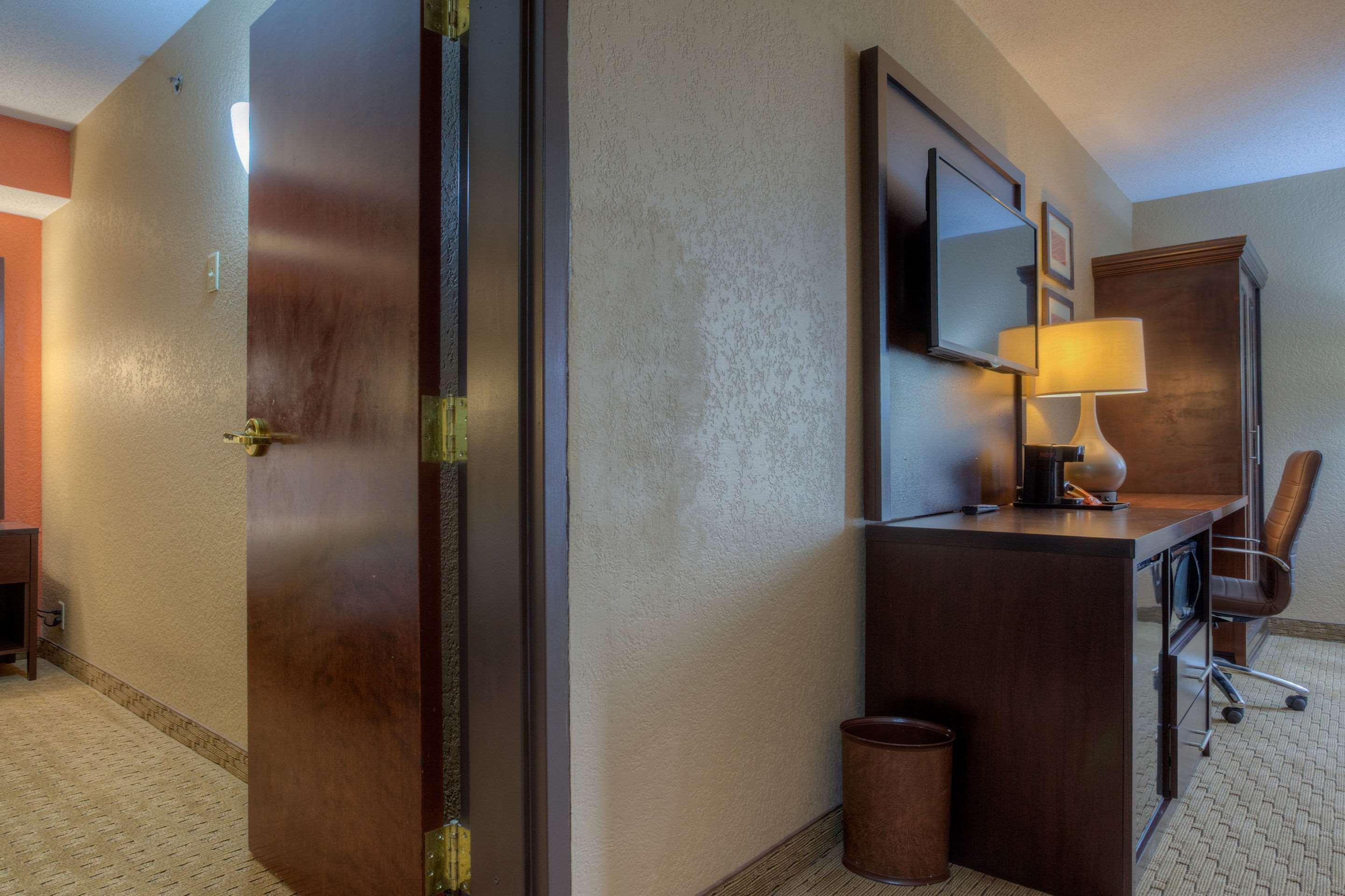 Comfort & Airport Hotel Evansville