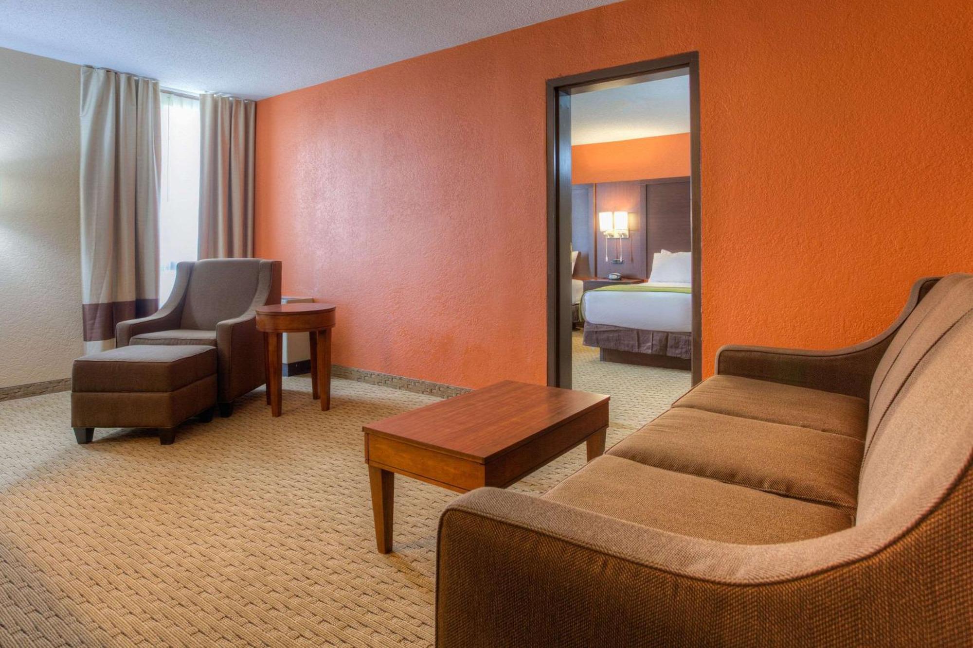 Comfort & Airport Hotel Evansville
